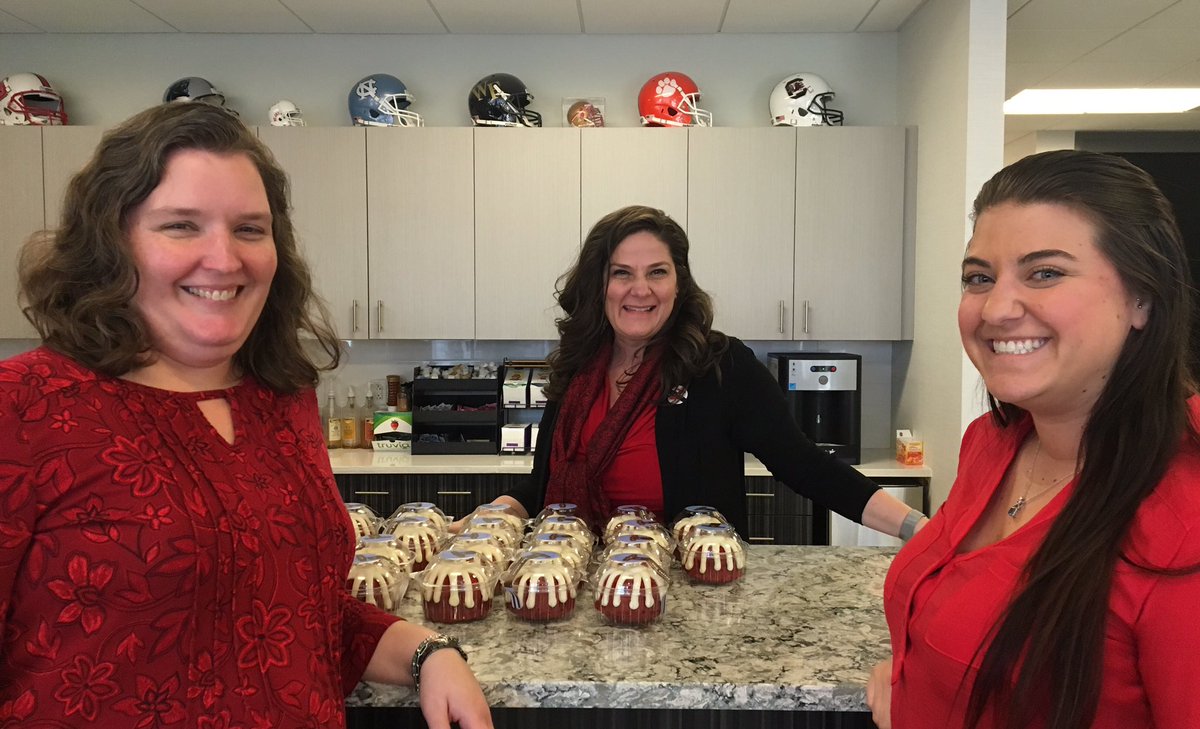 bjwalier_CLA's tweet photo. @CLAconnect CLA Charlotte went red today to raise awareness of the @HeartofCLT National Wear Red Day! #CLTGoRed @BoddyCLATax https://t.co/PKihJVBWFS