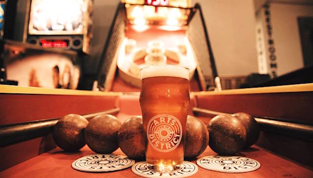 ZagatLA's tweet photo. There are bars for the BIG GAME, and then there are bars with LOTS OF GAMES. Sometimes both! Where to drink &amp; play this weekend https://t.co/mTFcBmdSSn https://t.co/CrYvqGGwjv