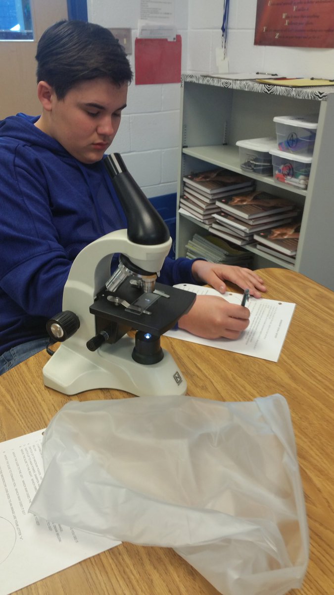 krob5570's tweet photo. Learning the parts and proper usage of the microscope in CP Biology! #ahsengagement https://t.co/W7Mz6RKJH2