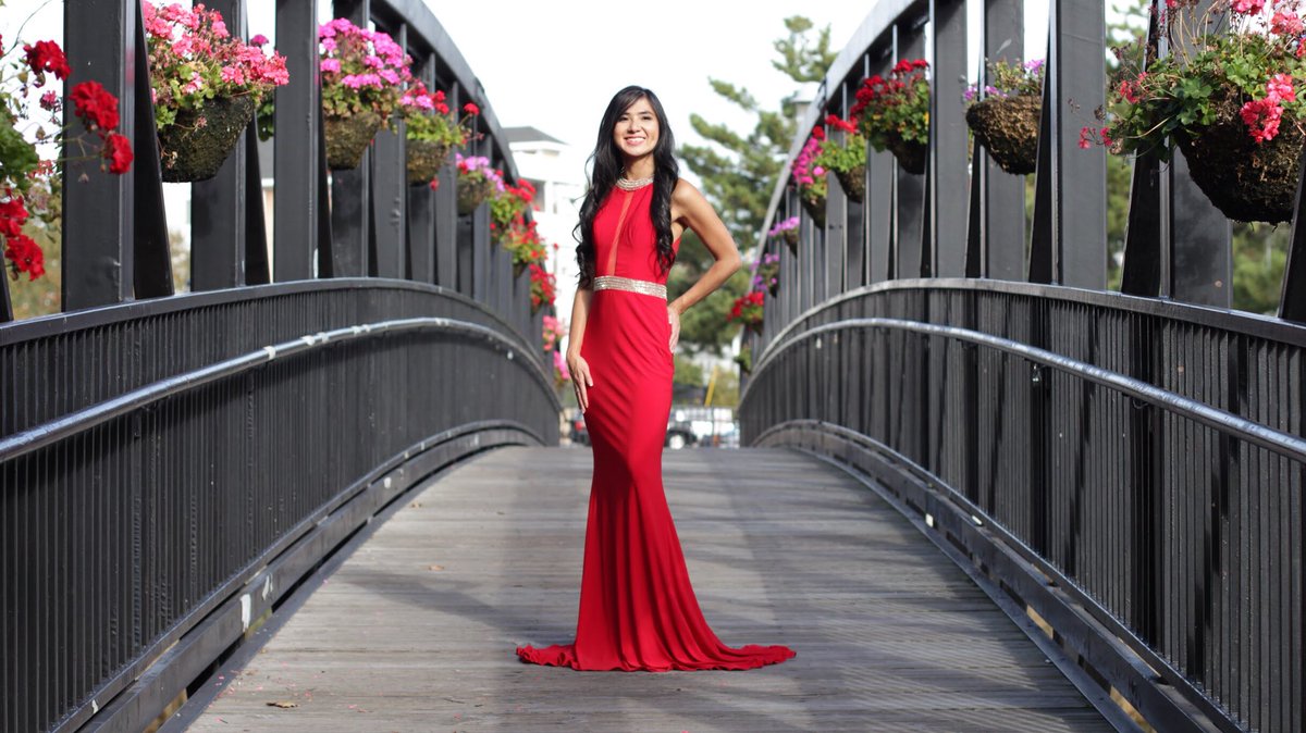 ItsEMT's tweet photo. Rocking this gorgeous @FavianaNY red dress on #NationalWearRedDay to raise awareness of heart/cardiovascular disease and save lives! ❤️ #WearRedandGive #WearRedDay #GoRedForWomen 

📷: @jasonferenczy 
👗: @AtianasBoutique / @LeanneSikora https://t.co/xkAn0u9oc0