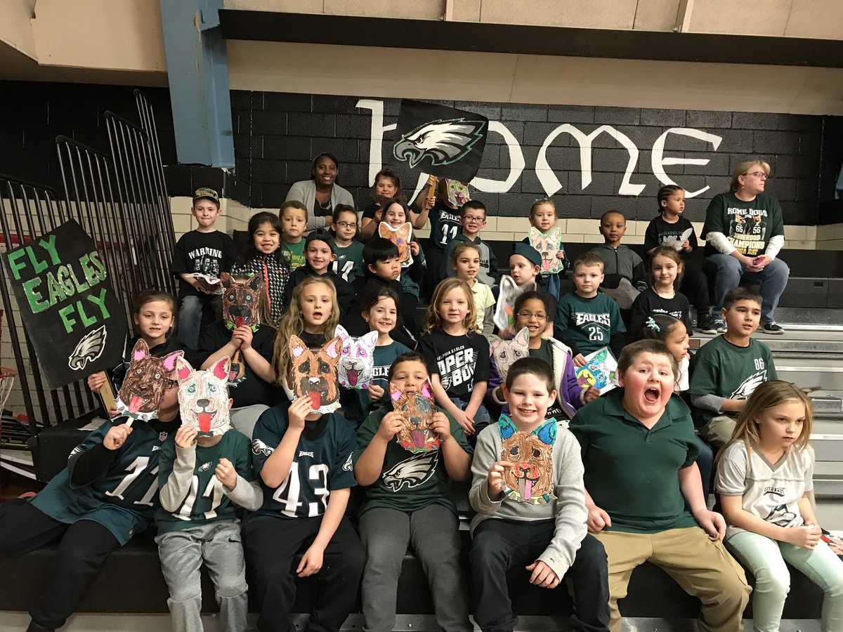 positivelyttown's tweet photo. EAGLES pep rally in full effect! 🦅#ISDstudentsdeserveit  #eagles #EaglesNation #SuperBowl #isdbucpride https://t.co/KHK0c2XvTf