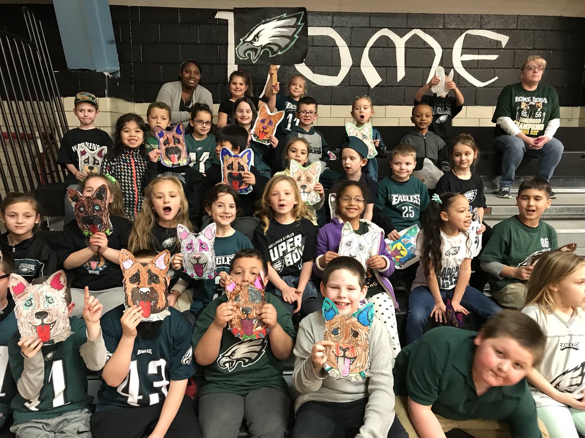 positivelyttown's tweet photo. EAGLES pep rally in full effect! 🦅#ISDstudentsdeserveit  #eagles #EaglesNation #SuperBowl #isdbucpride https://t.co/KHK0c2XvTf