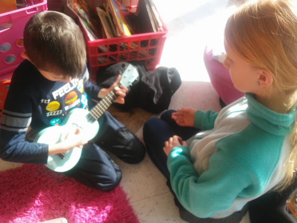 SycamoreMusicK5's tweet photo. It's World Play Your Ukulele Day! We're celebrating all day! Here's 4th and 5th grade teaching 1st and 2nd grade their first ukulele song! #isdstrong @ISDSchools @SycamoreHills1 https://t.co/uvLjMikjBR