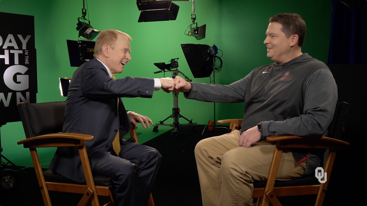 garyeOK's tweet image. It’s gonna be a chilly weekend but you can warm yourself up with the voice of the Sooners, @TRowOU on this #FNBT. Watch &amp;amp; subscribe: youtu.be/QyWaEYHissU