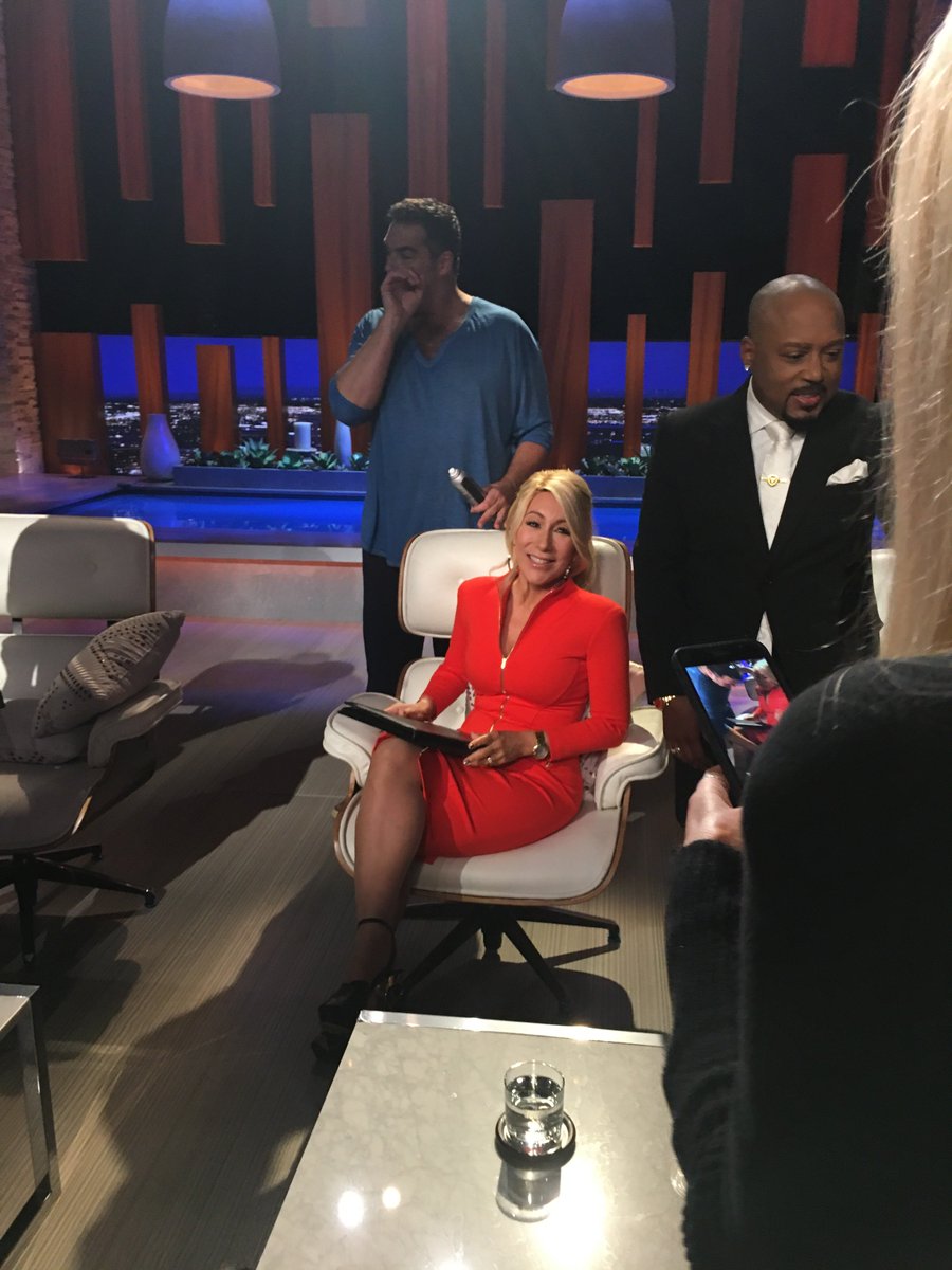 LoriGreiner's tweet image. Woohoo!! 1st one back in my chair! Might be the 1st time ever ;) We have just a few minutes in between each pitch to do whatever we need to do, then it’s on to the next. We see around 10 entrepreneurs a day! #SharkTank