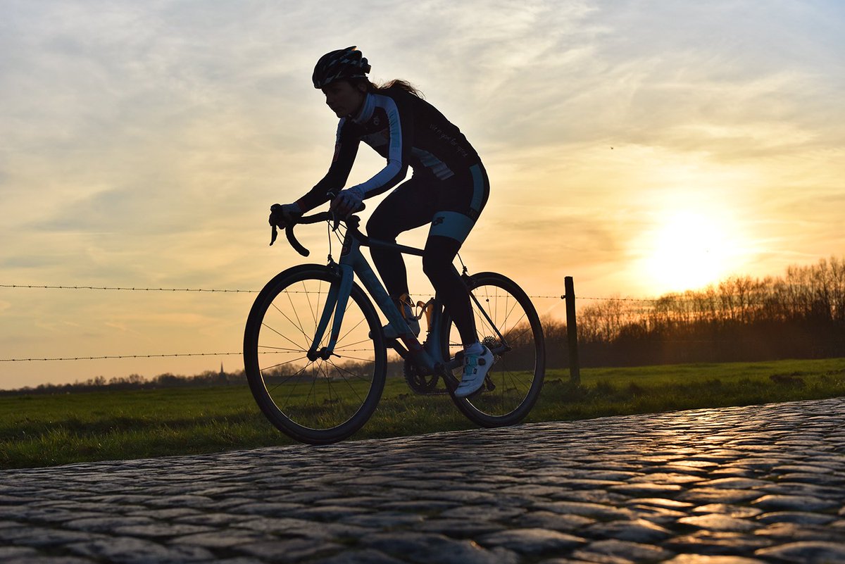 Zijwielrent's tweet image. In de Zijwielrent LenteTocht 2018 op 5 mei zitten ook kasseien, voor de liefhebbers. Fiets je mee? Meer info hier: zijwielrent.nl/zijwielrent-le…