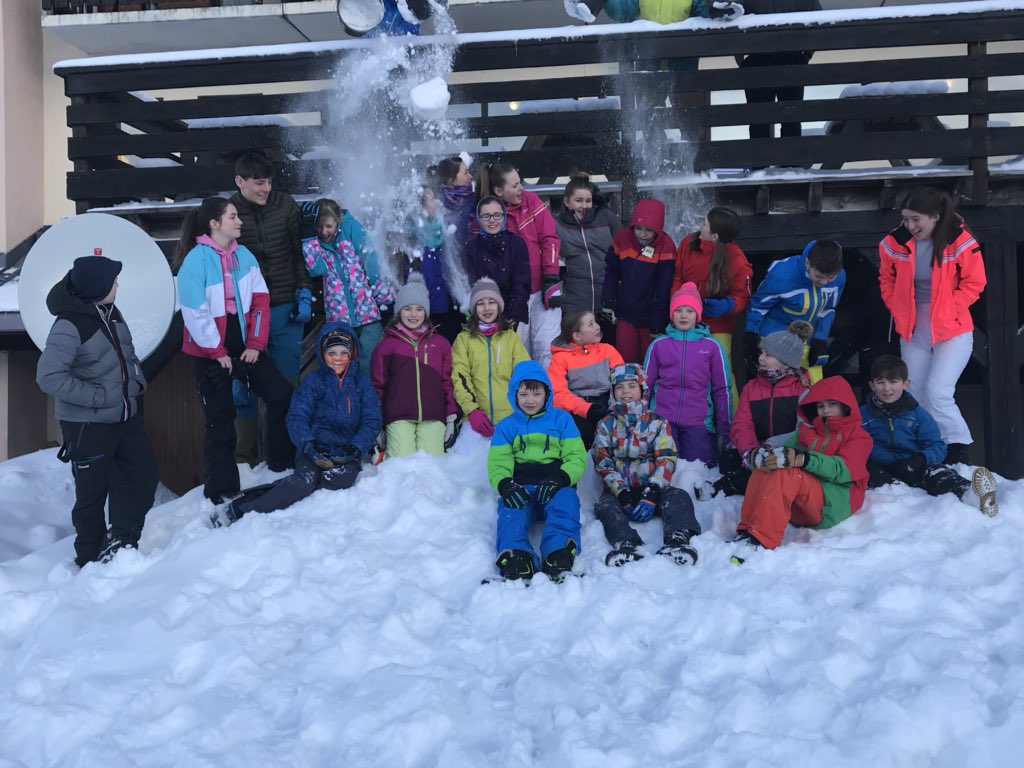 Massive snowball fight this mirning😂😂