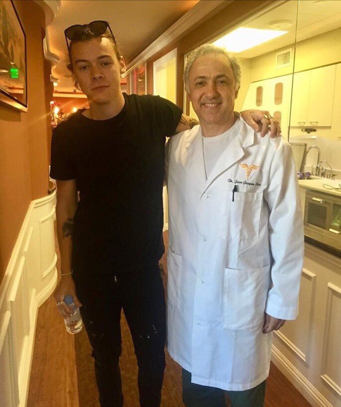HSDailyFR's tweet image. #IG | Dr. Elbaz a posté cette photo en souhaitant un joyeux anniversaire à Harry.