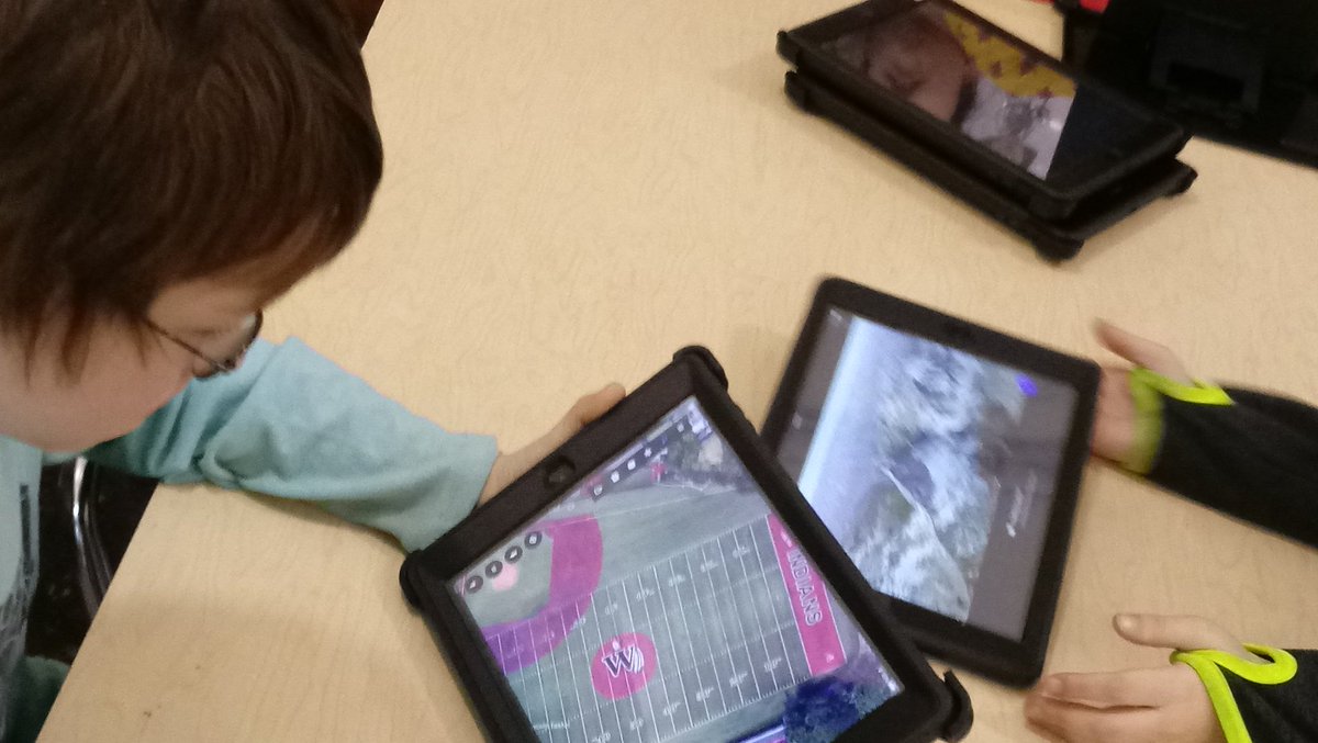 DWSMediaCenter's tweet photo. After studying and #building #structures we're recreating #Weehawken using #Googleearth #Ozobots and #Engineering skills! #weebuild #weecode @WeehawkenTSD https://t.co/ADo905QGnr
