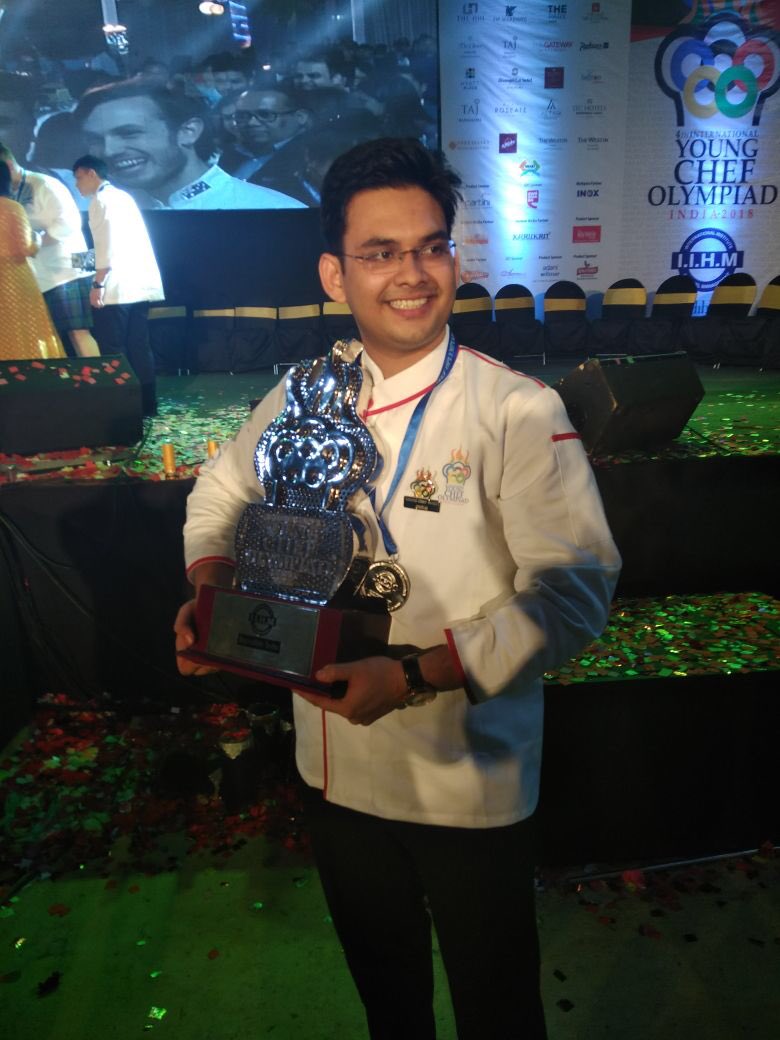 Radhe_1798's tweet photo. T-2000 🎊
Whisky Soda Lollipop🗣...
#IIHM On the Top
@ranveerbrar @ChefKak @ycolympiad @Gmacchef @DirectorIIHM @Sahara_IIHMKol @amankasera_94 @d_foskett @shaunkenworthy @subornobose @IIHMHOTELSCHOOL @vishalkoliihm @VickyRatnani https://t.co/ZeVL23RMEn