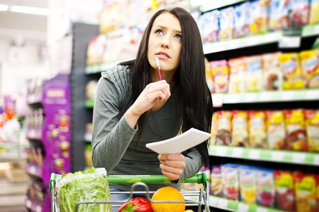 BREAKING: Shopper Desperately Trying To Recall Which Brand Is The "Official" Laundry Detergent Of The Super Bowl