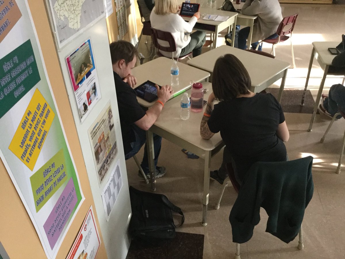 Kellyleclerc2's tweet photo. #cferb #cferpic Ils font un coure vidéo sur l’application iMovie https://t.co/Fvhe4Yr6vd