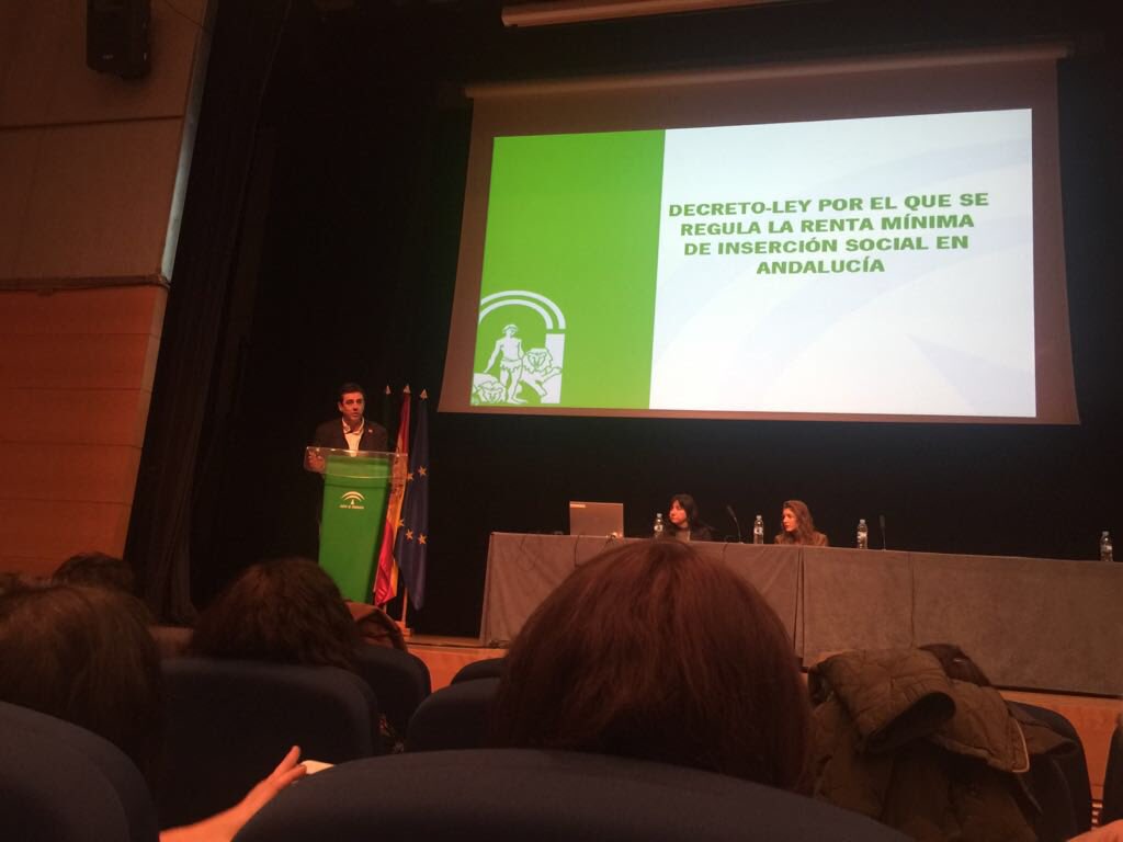 Ascdiresociales's tweet photo. Un día intenso trabajando con más de 230 trabajadores sociales de la provincia de Málaga para implementar la renta mínima de inclusión social Esperemos estar a la altura https://t.co/iN73tm9eK2