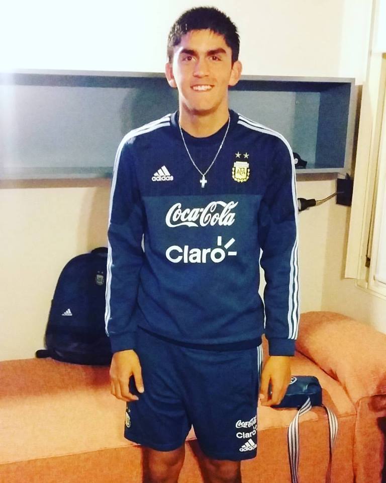 Enzo Ortiz es cordobés, hincha de Belgrano, y hoy debuta en Lanús ante el Celeste...

mundod.lavoz.com.ar/futbol/es-cord…