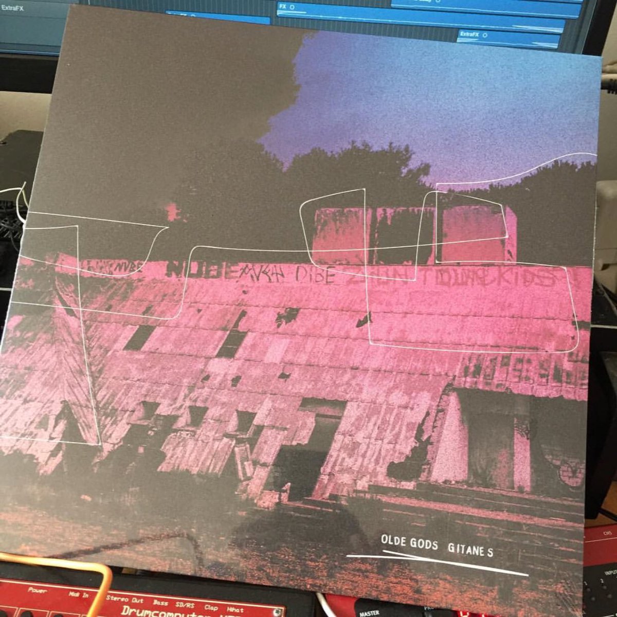 Olde Gods (@oldegods) on Twitter photo Ja els tenim aquí!
A first batch of vinyl just landed in barcelona. Available at most decent record stores. Beautifully designed and crafted12” out on <a href="/AtomnationRec/">Atomnation</a> March 9th Ja els tenim aquí!
A first batch of vinyl just landed in barcelona. Available at most decent record stores. Beautifully designed and crafted12” out on <a href="/AtomnationRec/">Atomnation</a> March 9th