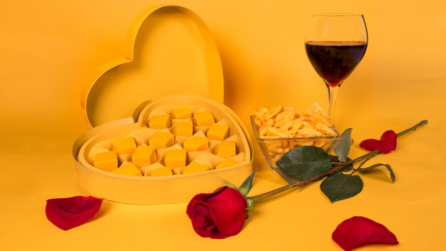 WholeyCheese's tweet photo. RT if this is one cheesy gift you’d actually love. 🧀 💖 #ValentinesDay https://t.co/UsNRH0khB3