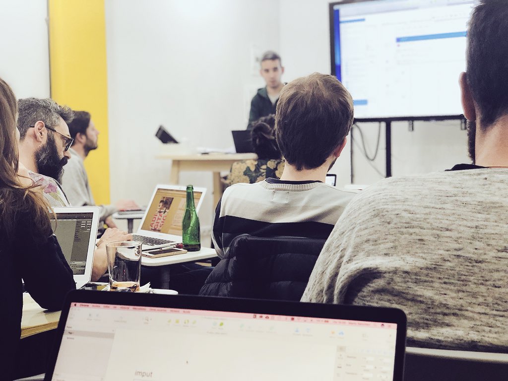 soymarios's tweet photo. “hay un plugin para...” “optimiza tu tiempo...” clase de como prototipar a toda leche de @danirompeltien #EDITredbility #ux #uxui https://t.co/JpCQoMgLNI