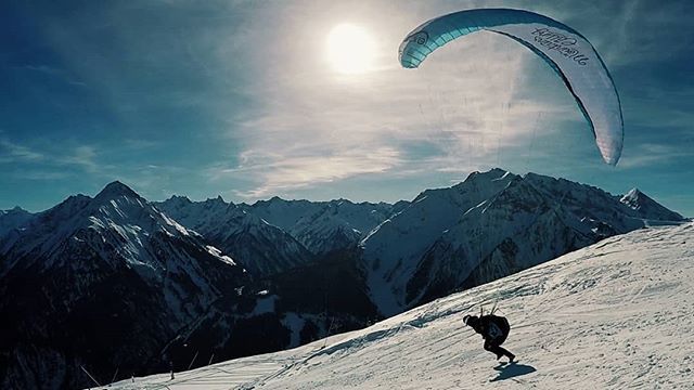 KittyErina_'s tweet photo. - Limits are for those who need them -
#sheshredscocrew #paragliding #fly #pilot #paraglidinggirls #acro #airgfamily #redarrow #acroparagliding #shredding #athlete #lifestyle #fitgirl #freedom #mountains #adventure #liveunbound #love #wild #free #wings โฆ https://t.co/Jsvxp7sDUF https://t.co/GpkXEKIphB