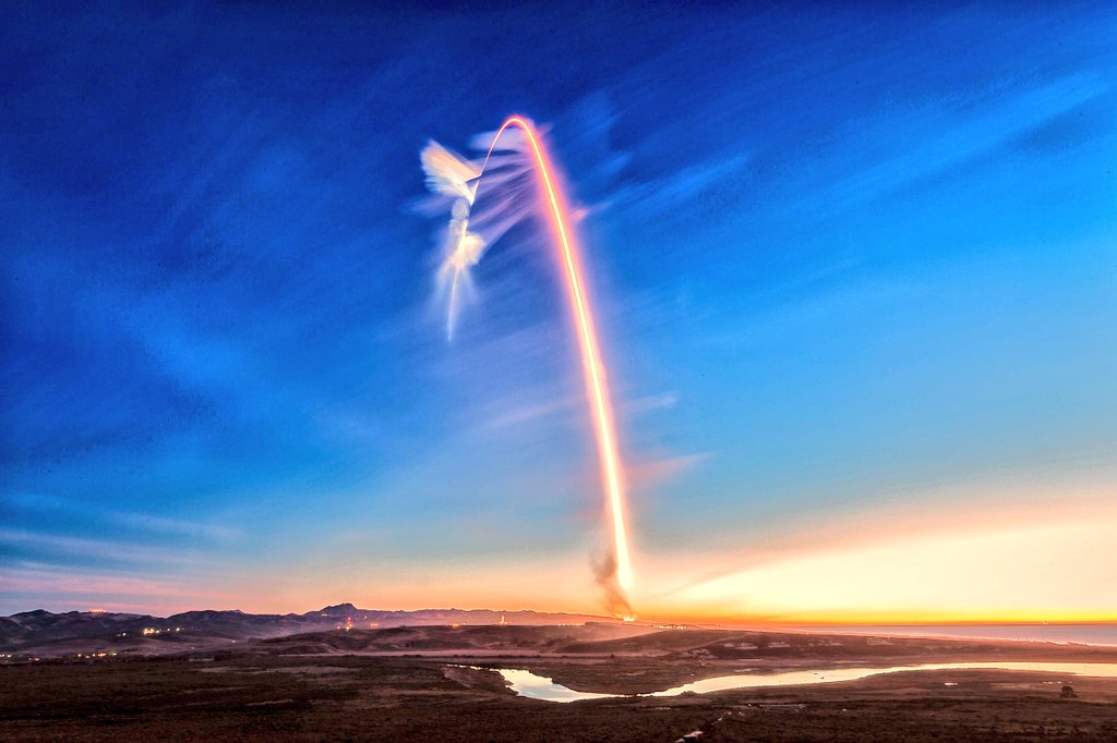 Cosmos_OurHome's tweet photo. An Incredible Photo of @SpaceX https://t.co/H2qupFdCIR