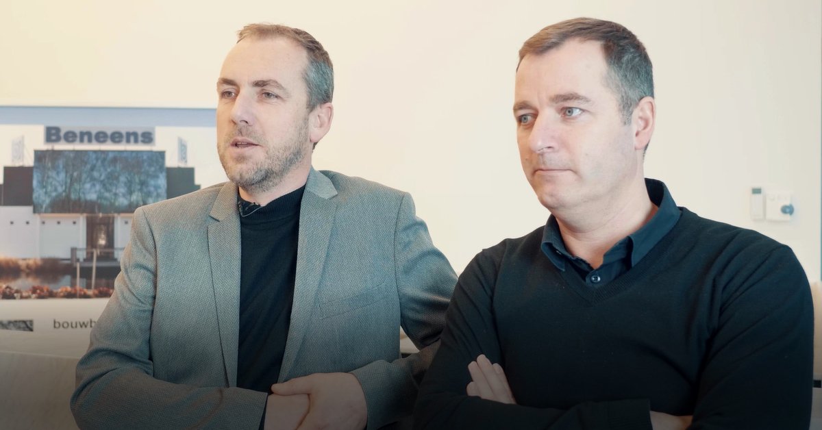 Eerste Innovator van het jaar bij <a href="/Bouwunie/">Bouwunie vzw</a> = Bouwbedrijf <a href="/BeneensOlen/">Beneens</a> Hartelijk gefeliciteerd! #debouwwerkt <a href="/BeneensJoeri/">Joeri Beneens</a> #GoudenBaksteen