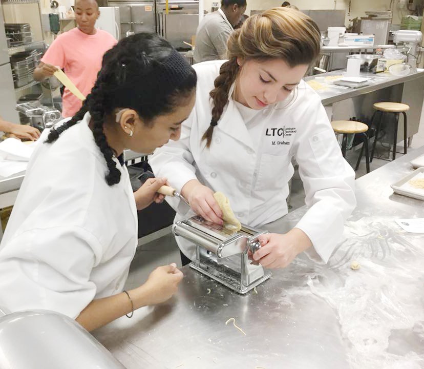 LexingtonOne's tweet photo. Did you know that our #CareerTechEd programs help to bridge the gap between education and career? They prepare students for careers in diverse fields like health care, finance, agriculture, arts, consumer sciences and much more! #CTEMonth #Lex1CATE #handsonlearning https://t.co/wOklMfu6Ps
