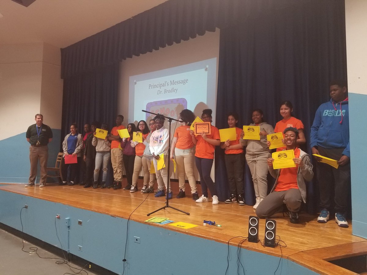 RSAMS377's tweet photo. During morning meeting, @BrianBradley03 and the #RSAFamily celebrated our students that made the most improvement in #iReady !
Pictured are the #mathletes https://t.co/dL9uODPNgn