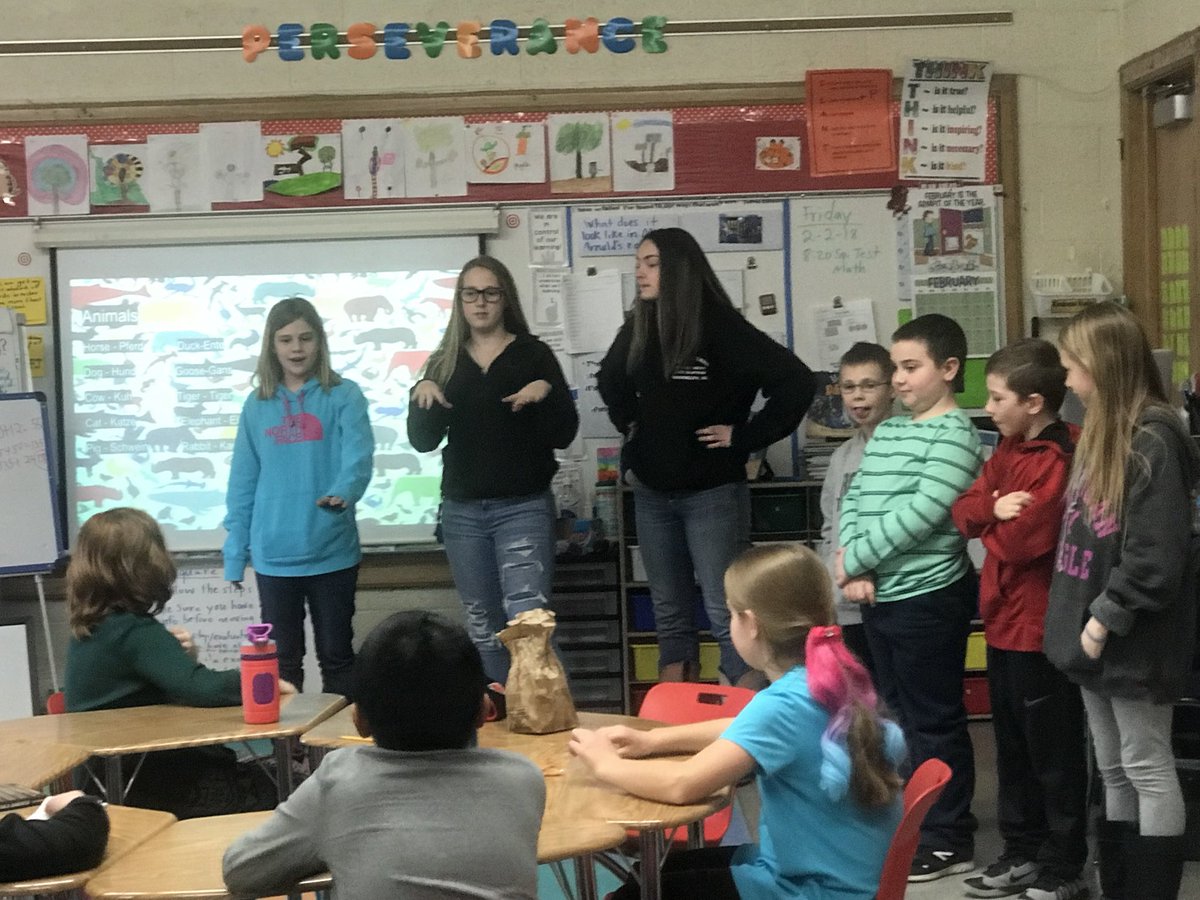 MsArnoldsClass3's tweet photo. Our HS Cardinals teaching our 3rd Grade Cardinals about German! ❤️ it! Thank you for coming &amp; spending time w/ us today! @mccardinals https://t.co/jMfqdIRL8B