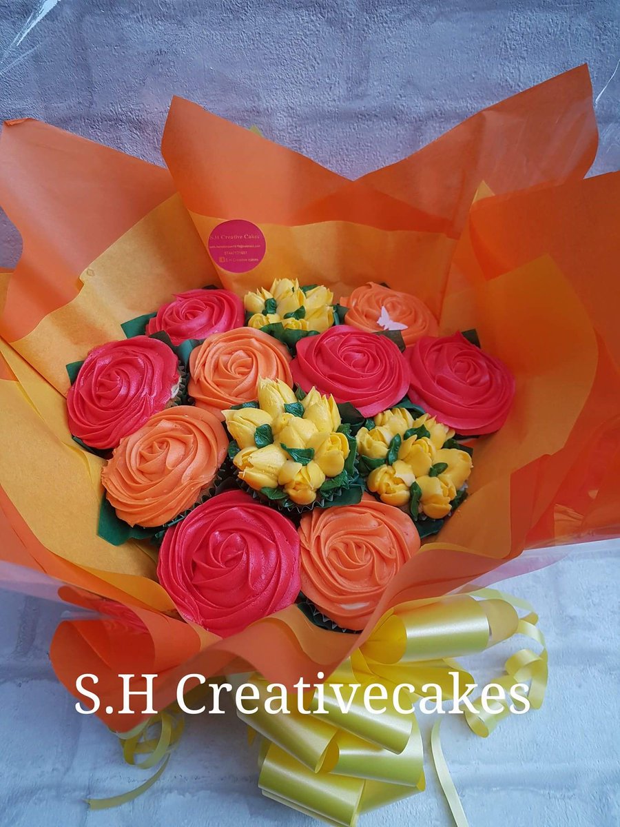 #cake #cakes #cupcake #CupCakes #cupcakebouquet #cakedecorating #edibleflowers #manchestercakes #Manchester #Stockport #Trafford
