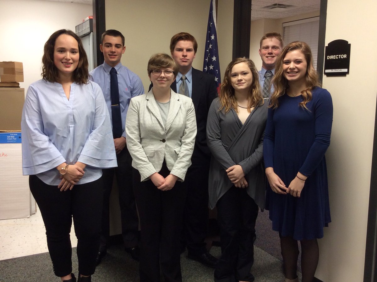 ESACCEnglish's tweet photo. Congrats to these Ss for making the 2nd round of #mock_interviews ! #CTEWorks @cscESACC @CC_ESSD40 https://t.co/NKMYA7xmP1