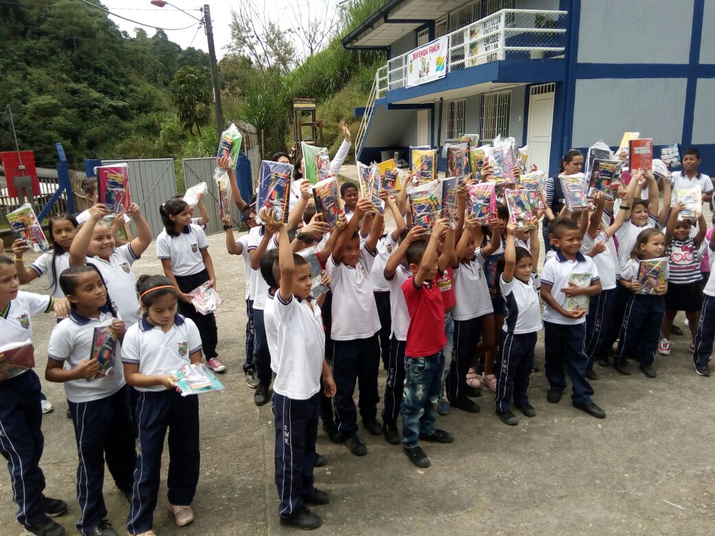 Resultado de imagen para Donaciones para estudiantes de empresa privada