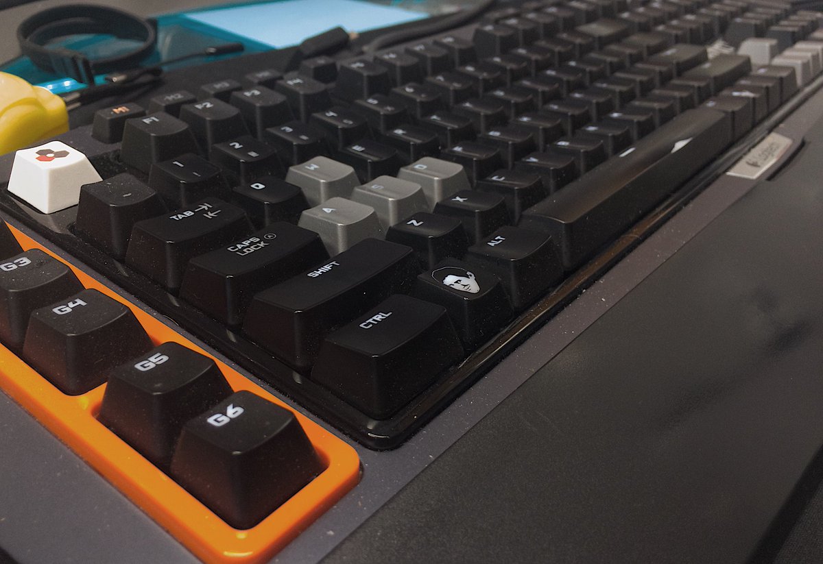 LinusTech's tweet photo. I replaced Linus’s Windows keys months ago... Turns out he actually LIKES it. 😆 #failedprank -AY https://t.co/1kldBComcW