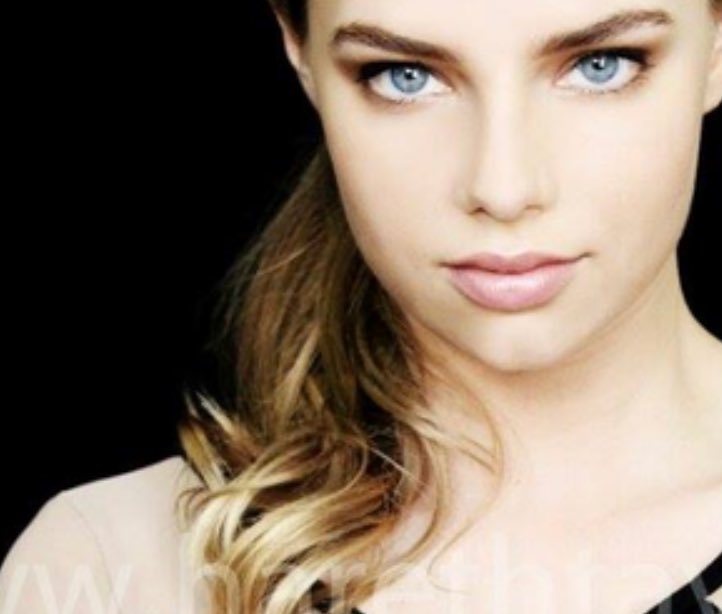 Tessa Scott 

* 18 años
* Bisexual
* Nueva York
* Estudiante de bachiller

Fc. Tessa Young

* E S P A Ñ O L
* #freerol #sexrol

* RT para difundir y MG para MD