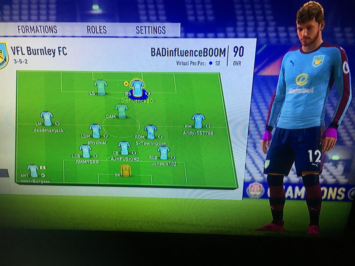 xAaron12_'s tweet image. We’re ready in pink, 12 and Jacks playing LM @TheVFL_  @OfficialVPG #PrayForJack