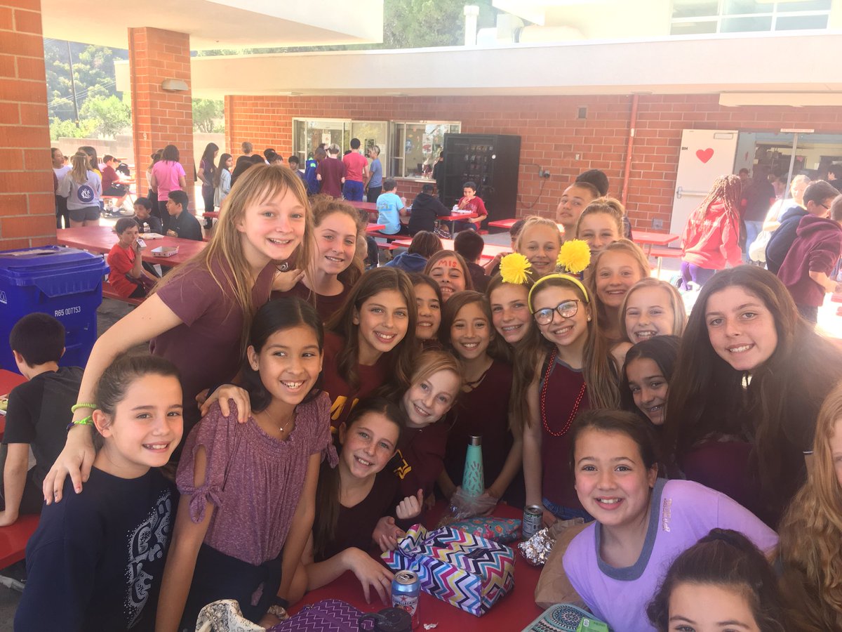 CarolPinel1's tweet photo. Spirit Day here at Miraleste ❤️💛 https://t.co/ccQXK0cYyN