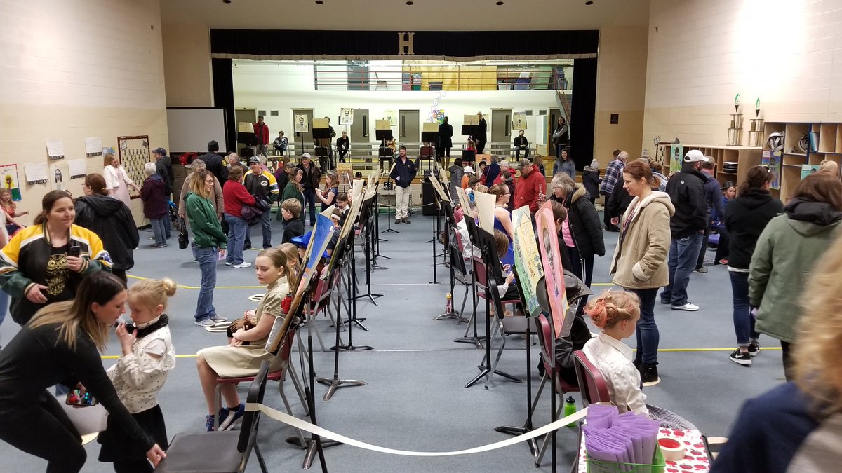 WHasko35's tweet photo. An outstanding wax museum of historical figures created by the 4th graders! We learned a lot this afternoon! #hudsonschools @ToniHaskovec @AnthonyDVoss @markschlatter89 #history https://t.co/5tgSCvx9nA