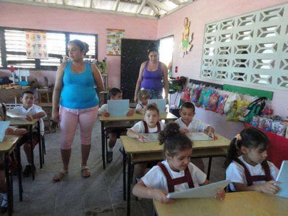 Unicef elogia recuperación de escuelas cubanas tras paso de huracán Irma caminandoalfuturo.wordpress.com/2018/02/02/uni…