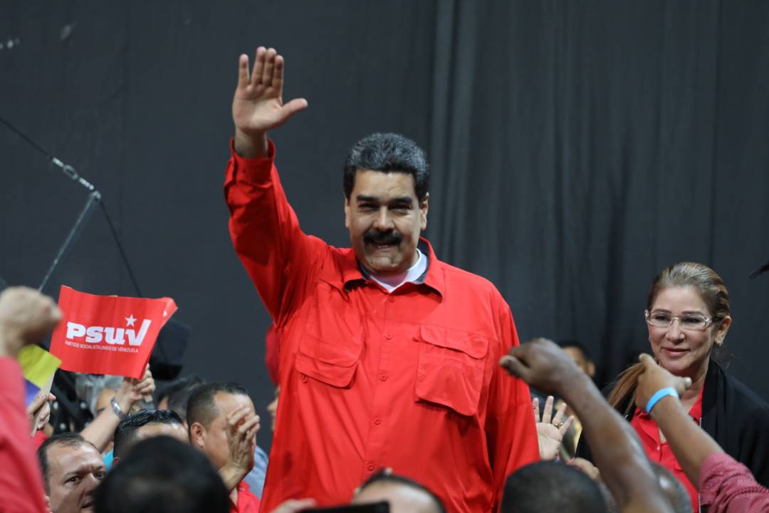 VTVcanal8's tweet photo. PSUV oficializó candidatura de Nicolás Maduro para las próximas elecciones presidenciales https://t.co/pAacIKMjqk  https://t.co/8UPyXSQ4a9