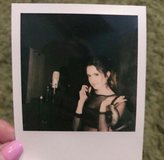 LauraMVzla's tweet photo. "📝🎤🎧😏" - lauramarano via IG. https://t.co/Ie2Z06Db37