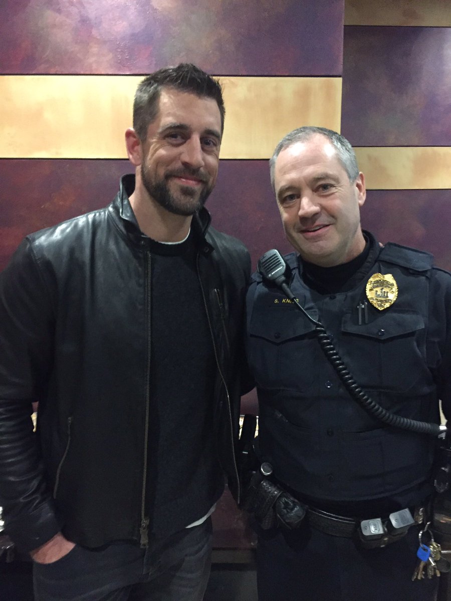 mtkapd's tweet photo. Be sure to ask @mtkapd Sergeant Kniss how he felt meeting his 2017 #1 fantasy football draft @AaronRodgers12.  Great guy even for a @packers. #SuperBowl2018 https://t.co/NMO9shQW3x