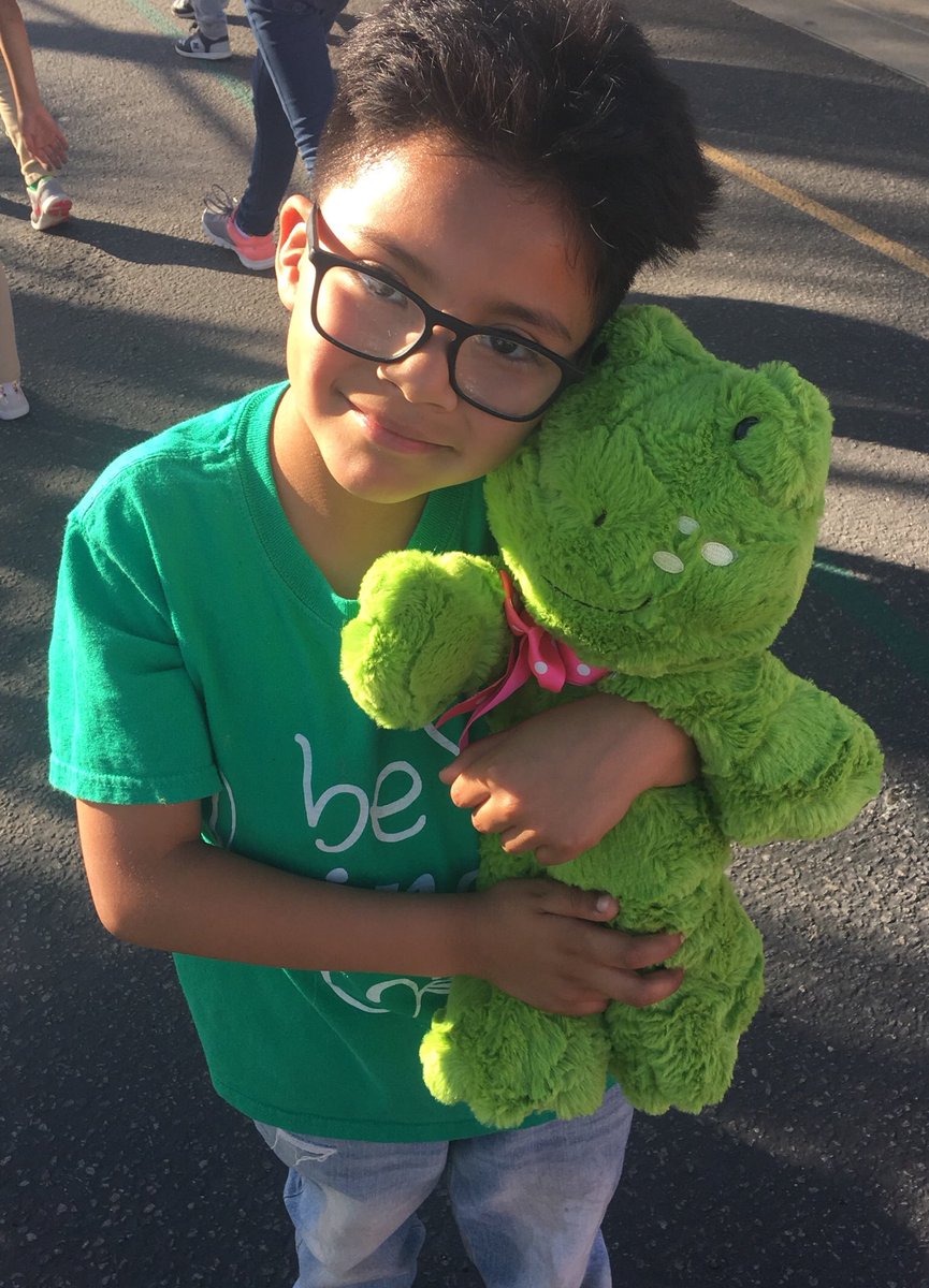 stephvasquez25's tweet photo. It’s been a great week of giving @Olive_Falcons for @MakeAWish and @VistaBlueprint Big Give #leapintogiving #gofalcons https://t.co/eh2WnmtweS