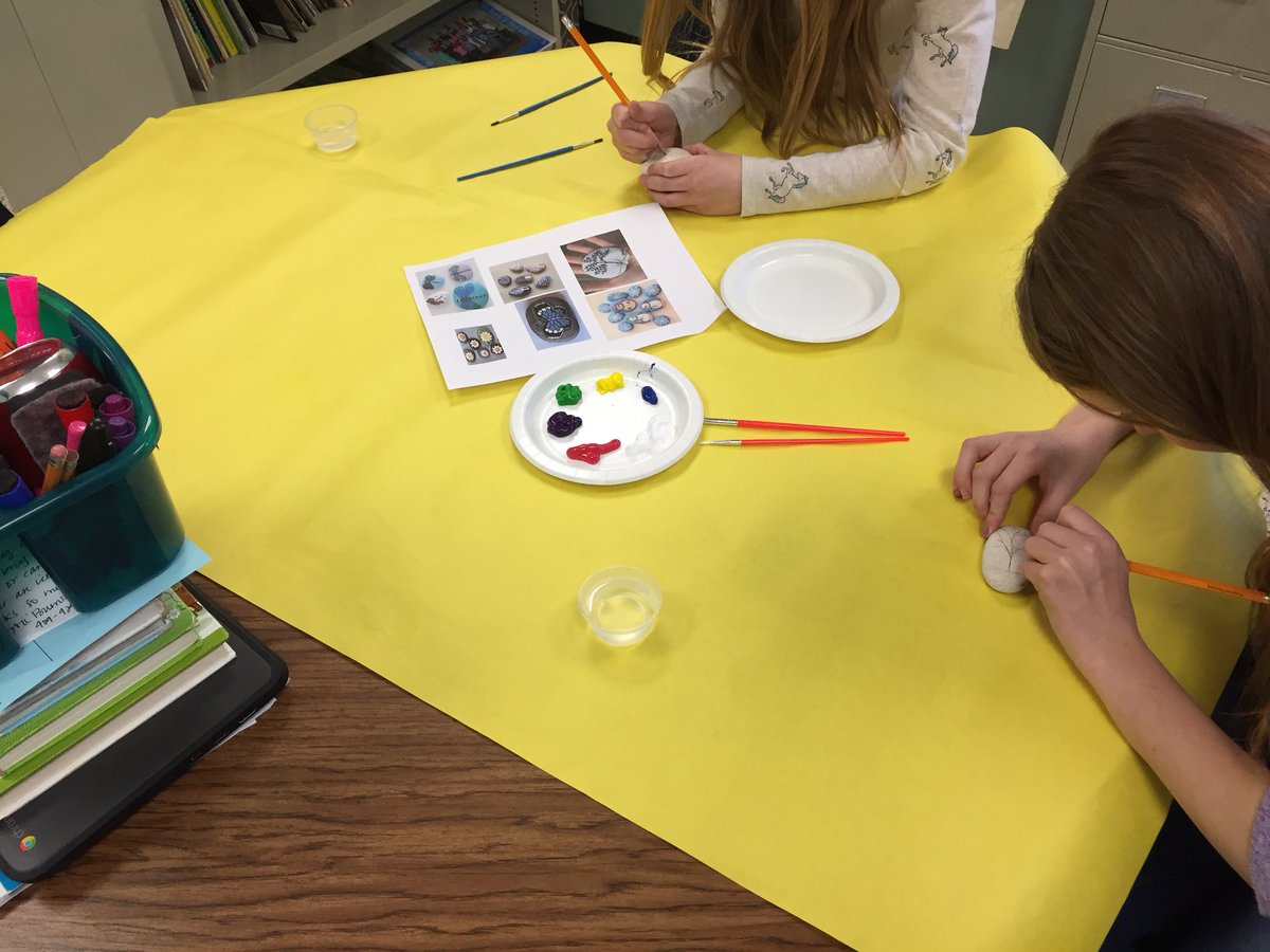 CorinneCornwell's tweet photo. #MalibuAmazing Ecology Club students painting rocks to “garnish” our gardens @MBH_Lead2Learn @MalibuESVB @VBCPSsurfer @marietculver @erin_simeone @ https://t.co/o0cDKZXwaF