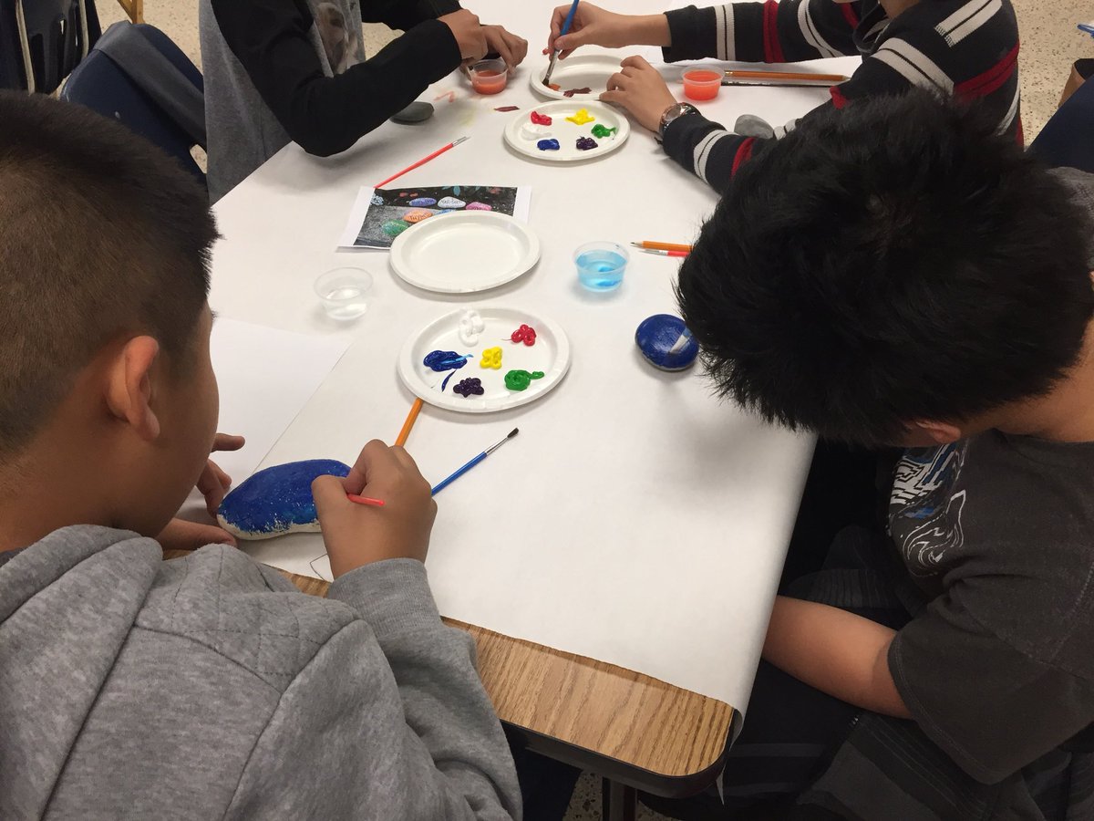CorinneCornwell's tweet photo. #MalibuAmazing Ecology Club students painting rocks to “garnish” our gardens @MBH_Lead2Learn @MalibuESVB @VBCPSsurfer @marietculver @erin_simeone @ https://t.co/o0cDKZXwaF