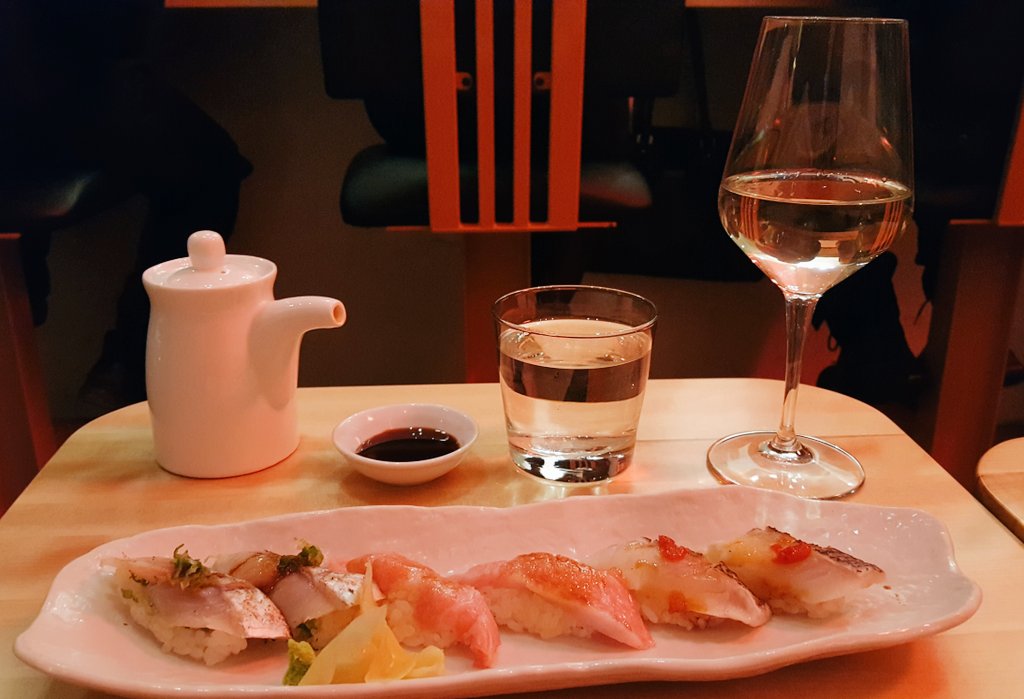 orchidee153's tweet photo. #Eating #alone at #RyuPeel Finally having a #greatnight eating #great #nigiri #spanishmaquereau #toro #blackseabass #shrimp #uni #salmoncaviar #temaki #spicy #toro and #drinking #good #sake #CasualFriday #night #Foodie in #Montreal https://t.co/idEJh8Vt04