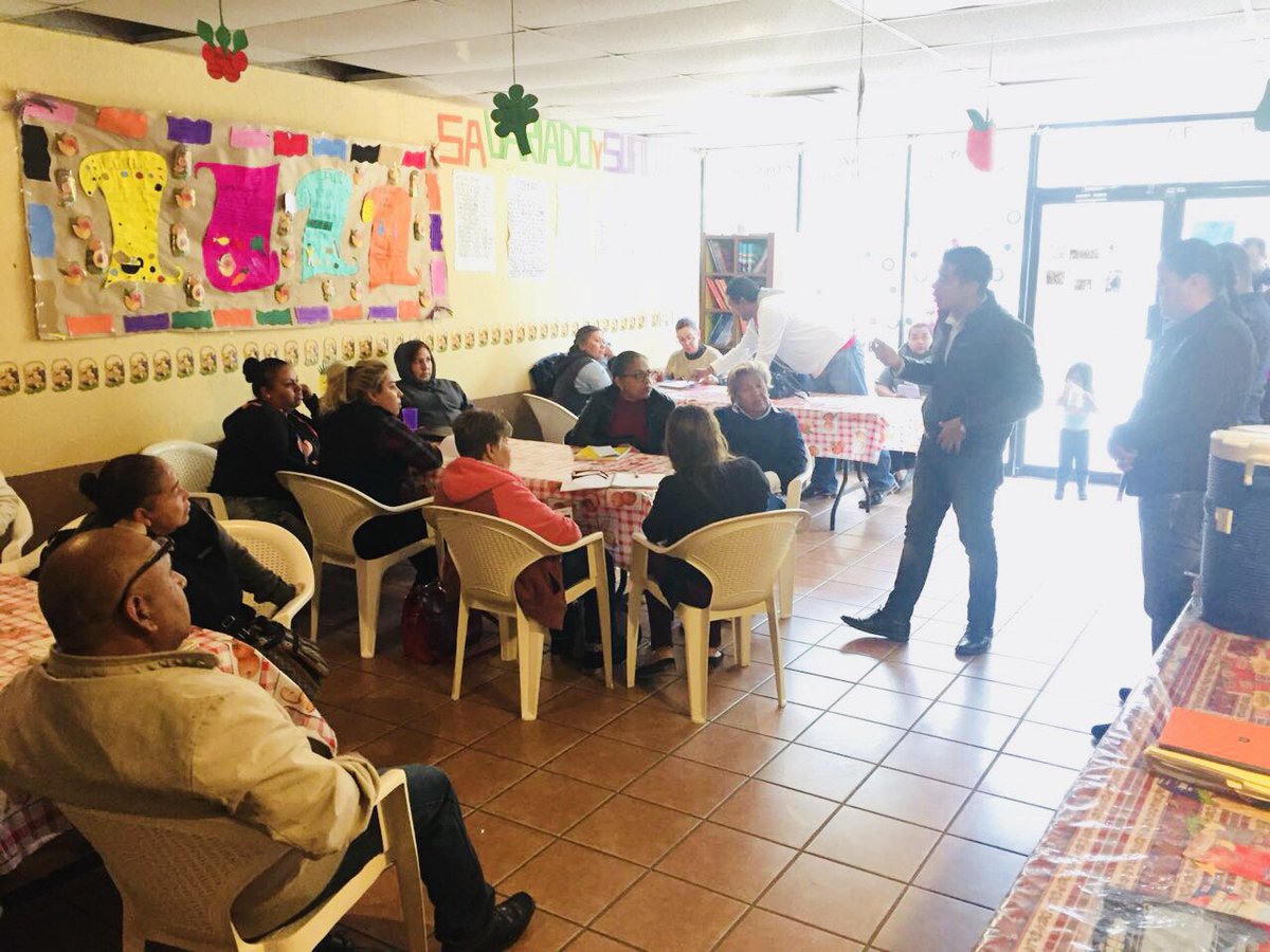 chumel_galvan's tweet photo. Gracias al Chef Humberto Quintana y a las Secretaria del Trabajo hoy damos inicio a la segunda etapa de certificación de gastronomía a 25 Vocales de Alimentación del PCC #TeamChihuahua #TeInvitoAComer https://t.co/EjDho0ysZh