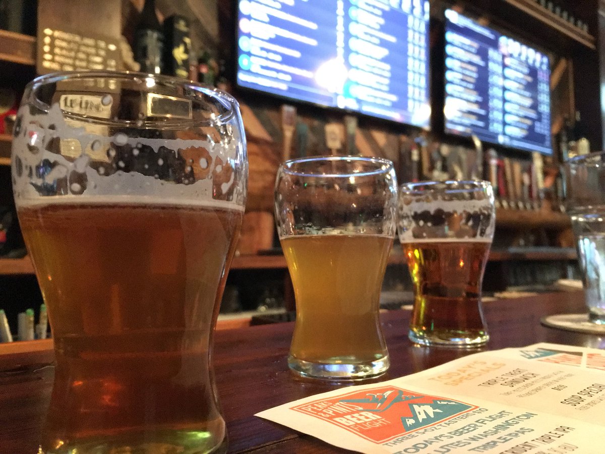 RealLifeManTalk's tweet photo. Washington Triple IPA night @peaksandpints #wabeer #wahopmob https://t.co/ZDDiMNpDaw