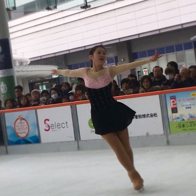 YucchanToPaPa's tweet image. アイススケートショー見に行って来ましたー！関西大学の皆さんお疲れ様です！今頃ラジオかなぁ？とっても素敵な演技でした！写真は澤井梨沙選手です！引退が寂し過ぎます。15時からも見に行きます！ #ハピリンク #関西大学アイススケート部 #澤井梨沙 #アイススケートショー