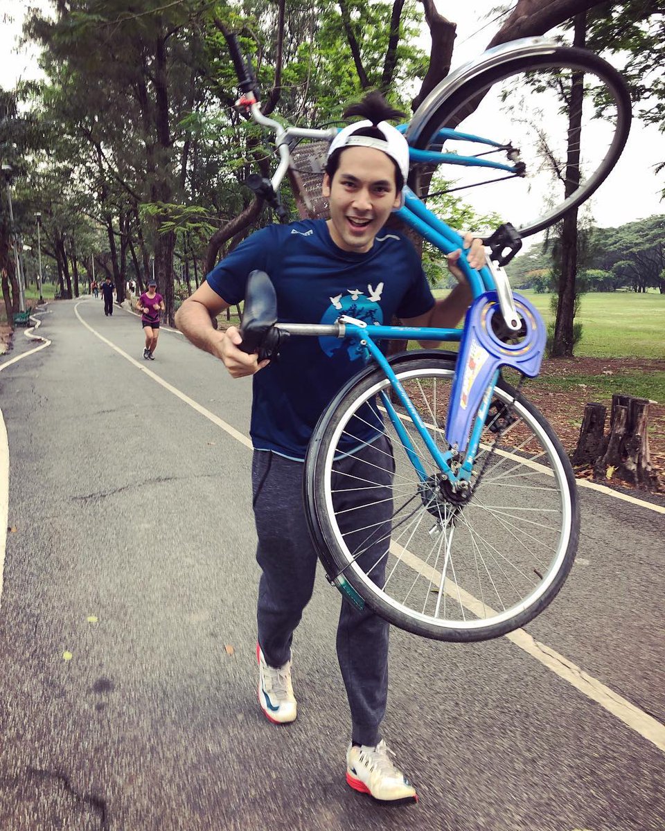 ตื่นมาบอกว่า บ่าย3วันนี้ ดู ตีสิบเดย์ กันด้วยนะจ๊ะ อิอิ #ริชชี่4hours