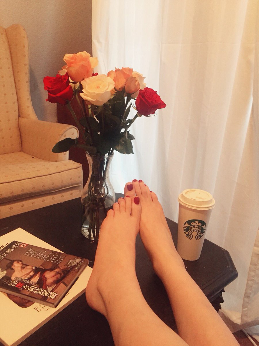 AustinBDSM's tweet photo. Tribute to see more 👣 #footfetish #footworship #feet #GoddessWorship #tribute #femdom #austindominatrix @RTSubBitch https://t.co/H9OMpb7xDY
