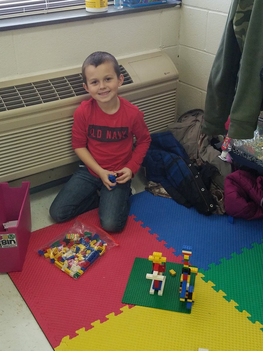 CJohnsonSHP's tweet photo. #stembins #icanbuild @SHPRams https://t.co/24iRsz0ma9