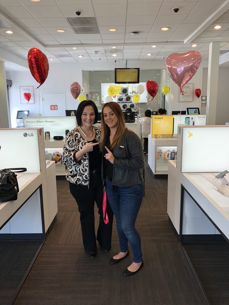 PenaLiceth's tweet photo. Great way to start 2018!! 🏆 #1 A store in LA and #1 Store in our district. Also some of my TOP reps for January. 🥇Ready for February! 💰💪🏻 🐍#CommerceTeam #mambas @SprintFlores @erniejoe9 @blee01 @kkwestisbest @marceloclaure https://t.co/krii49OjHv